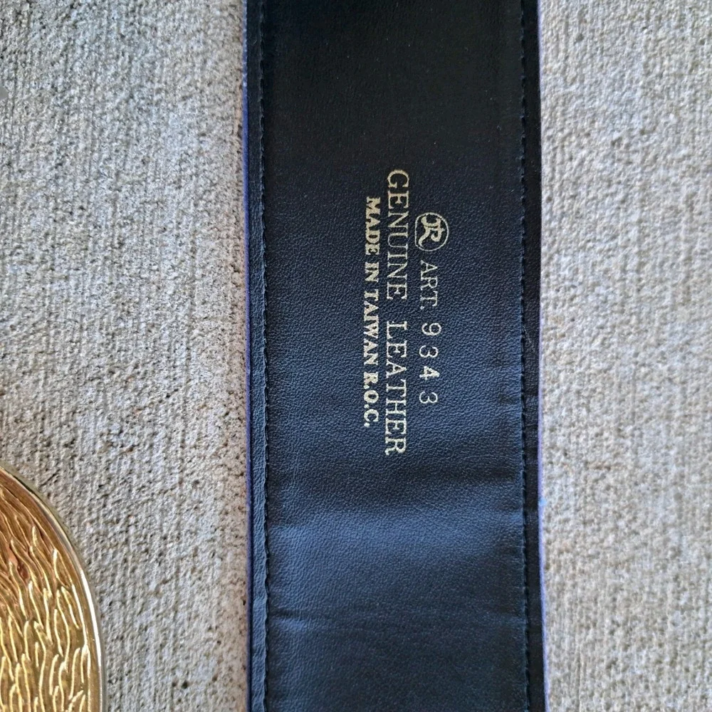 Vintage 1980's Women's Leather Suede Blue Belt With Metal Buckle Adjustable‎ 33